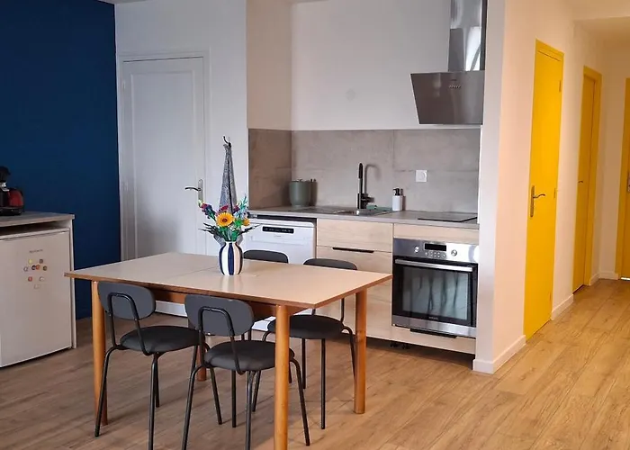 5 Personnes- Centre Village *